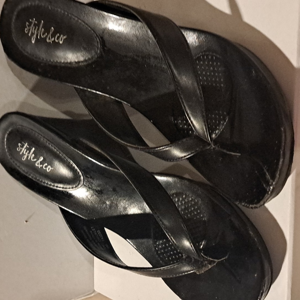 Black wedge heel flip flops size 8